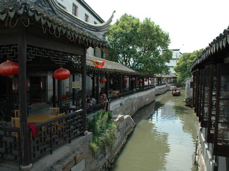 拯救电力塔的泰坦